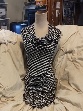 Max Studio Black & White Sleeveless Geometric Dress